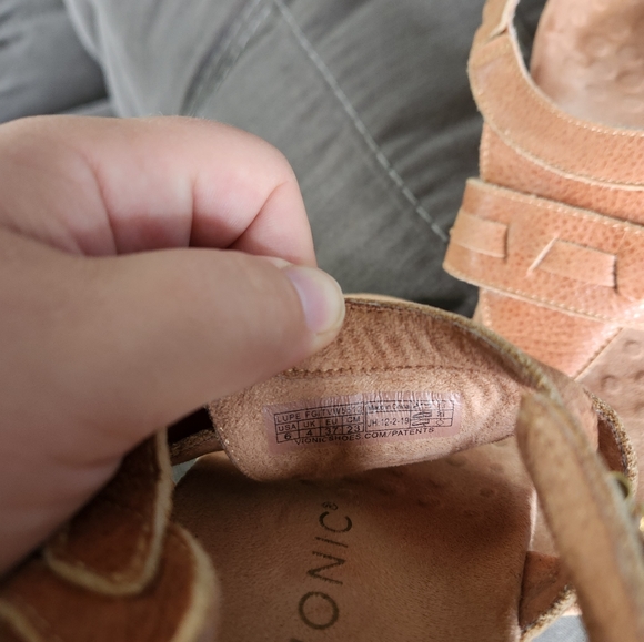 Vionic brown leather sandals, size 5 - Picture 2 of 4